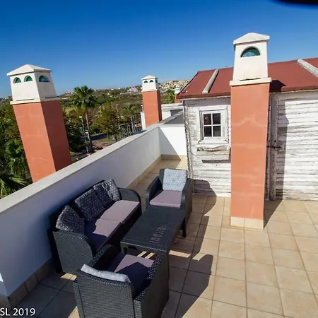 Modern Bright Ayamonte